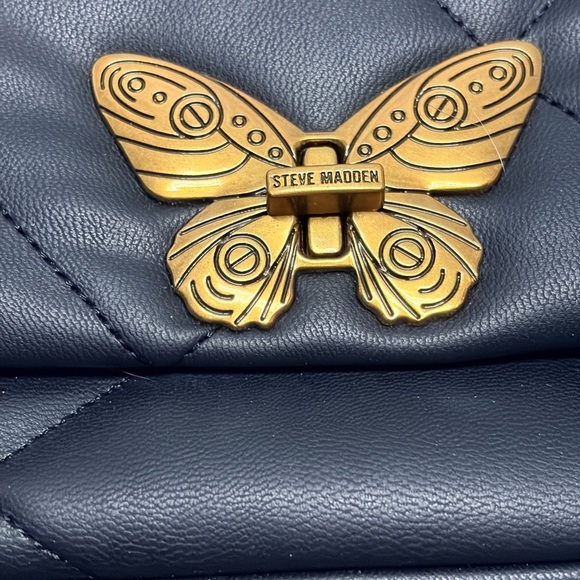 NWT Steve Madden Black Quilted Crossbody, Gold Butterfly Clasp & Floral Interior - Picture 5 of 10